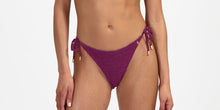 Lade das Bild in den Galerie-Viewer, Bikini mit Rüschen | bright plum
