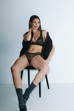 Lade das Bild in den Galerie-Viewer, Sarda Tabei | Unterlegtes Bralette | Schwarz
